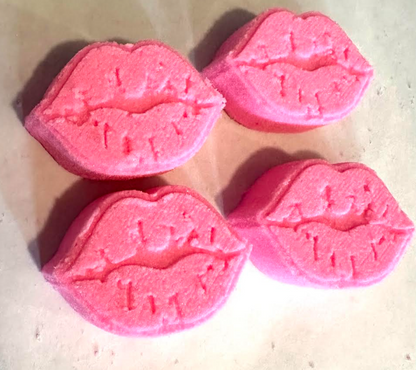 1" Kiss Mini Bath Bomb Mold